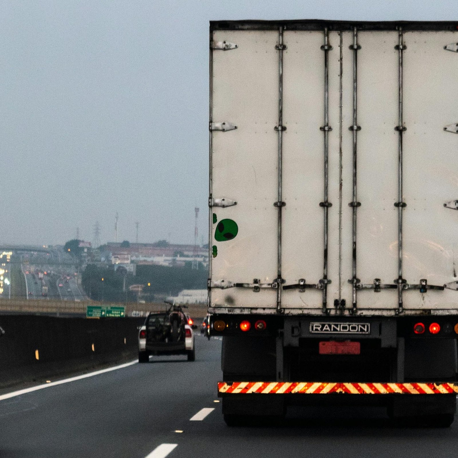 pexels-polizelj-5668906